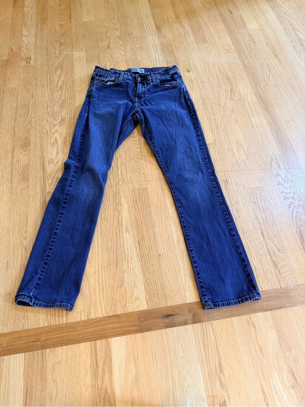 Ladies Size 8 Signature by "Levi Strauss" Dark Indigo Flare Jeans GUC